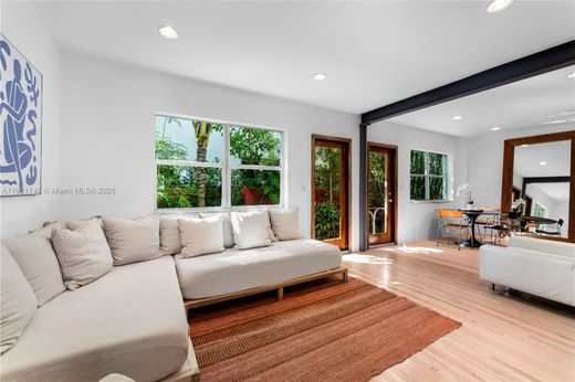 Residential complexes in Miami Beach, Miami-Dade