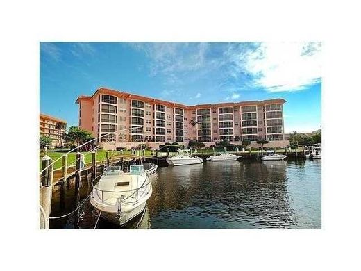 Residential complexes in Boca Raton, Palm Beach