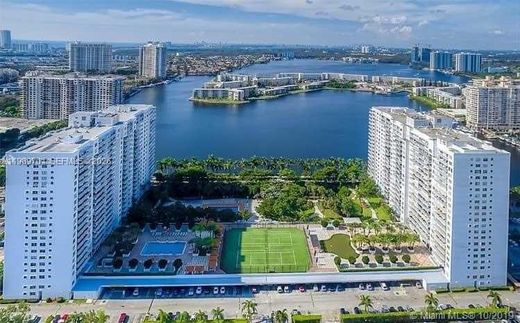 Kamienica w Aventura, Miami-Dade County