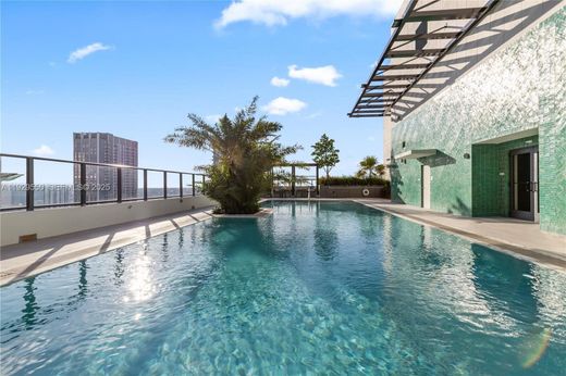 マイアミ, Miami-Dade Countyのアパートメント・コンプレックス