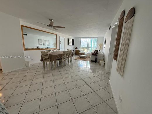 Residential complexes in Miami Beach, Miami-Dade