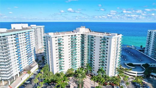 Residential complexes in Hollywood, Broward County