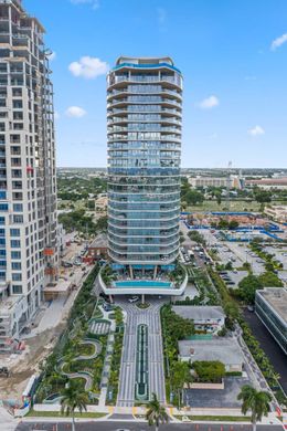 Residential complexes in West Palm Beach, Palm Beach