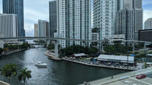 Kamienica w Miami, Miami-Dade County