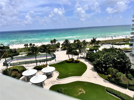 Residential complexes in Miami Beach, Miami-Dade