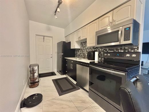Residential complexes in Hollywood, Broward County