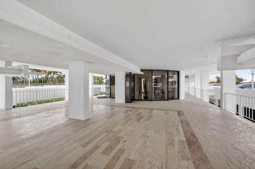 Residential complexes in Boca Raton, Palm Beach
