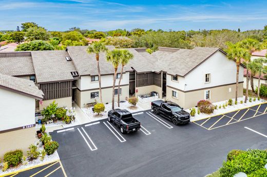 Residential complexes in Wellington, Palm Beach