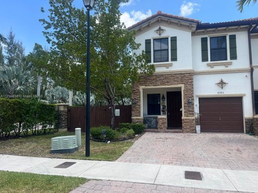 Casa di città a Doral, Miami-Dade County