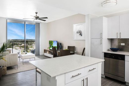 ハリウッド, Broward Countyのアパートメント・コンプレックス