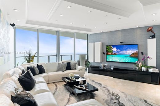 Residential complexes in Hollywood, Broward County