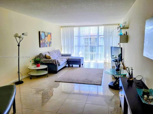 Residential complexes in Hallandale, Broward County