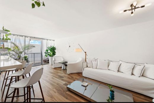 Residential complexes in Miami Beach, Miami-Dade