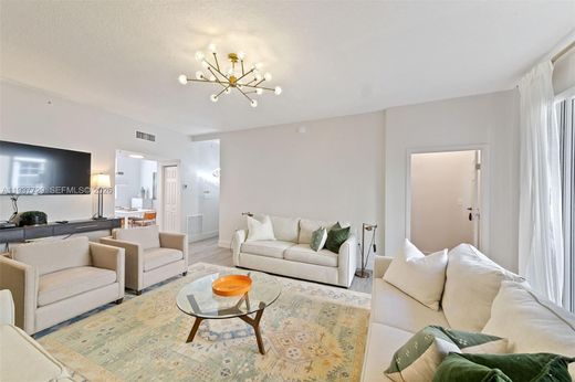 Townhouse in Hallandale, Broward County