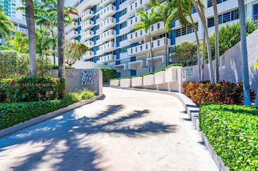 Residential complexes in Miami Beach, Miami-Dade
