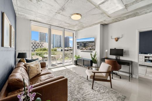 マイアミ, Miami-Dade Countyのアパートメント・コンプレックス