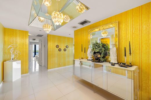 Residential complexes in Palm Beach, Florida