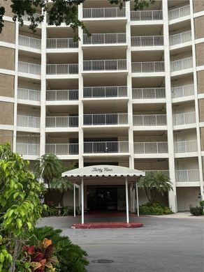 Residential complexes in Pompano Beach, Broward County