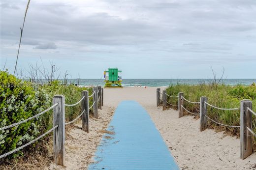 Residential complexes in Miami Beach, Miami-Dade