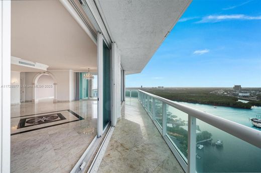 Sunny Isles Beach, Miami-Dade Countyのアパートメント・コンプレックス