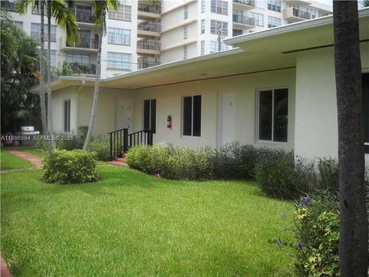 Residential complexes in Bay Harbor Islands, Miami-Dade