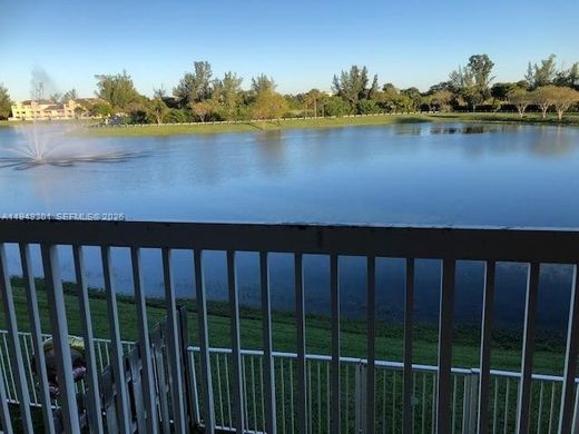 Residential complexes in Fort Lauderdale, Broward County