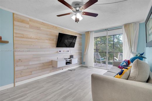 Residential complexes in Plantation, Broward County