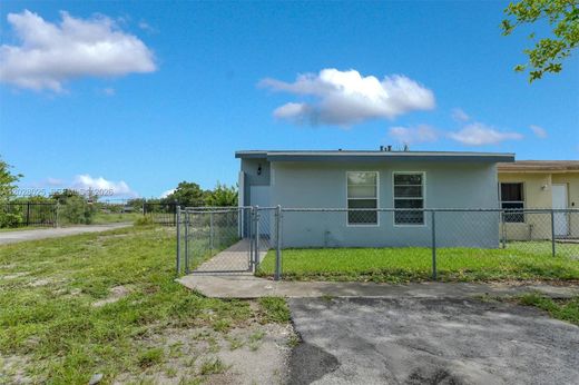 Townhouse - Miami Gardens, Miami-Dade County
