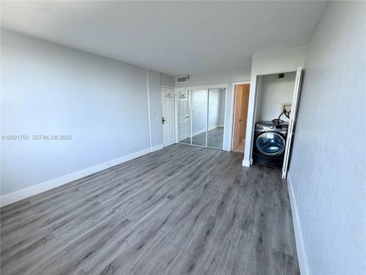 Residential complexes in North Miami Beach, Miami-Dade