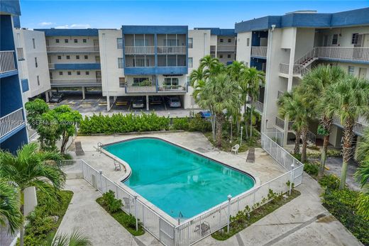 Residential complexes in North Miami Beach, Miami-Dade