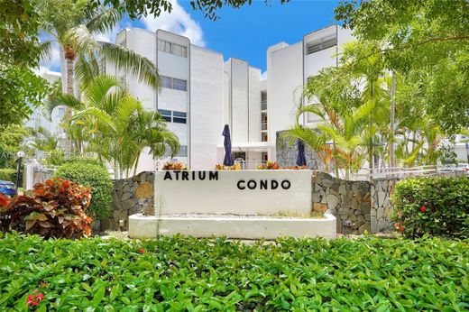 Residential complexes in Bay Harbor Islands, Miami-Dade