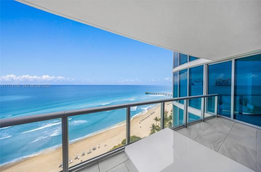 Sunny Isles Beach, Miami-Dade Countyのアパートメント・コンプレックス