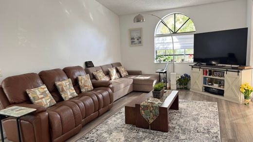 Residential complexes in Boynton Beach, Palm Beach