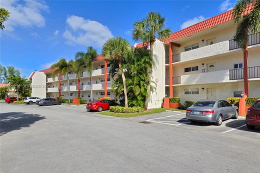 Residential complexes in Pembroke Pines, Broward County
