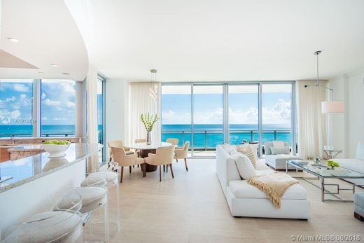 Residential complexes in Bal Harbour, Miami-Dade