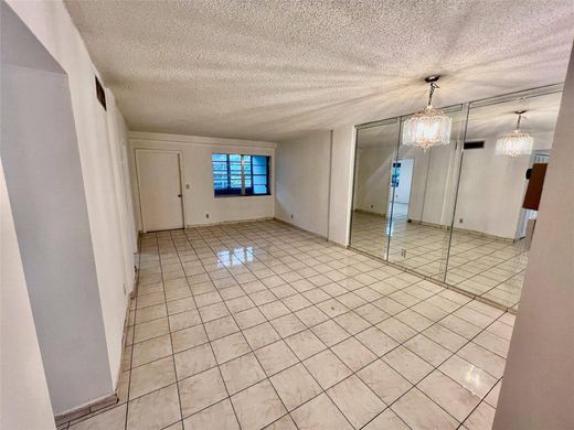 Complexes résidentiels à Hallandale Beach, Comté de Broward