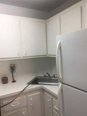 マイアミ, Miami-Dade Countyのアパートメント・コンプレックス