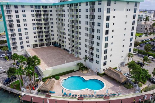 ‏בניין ב  Bay Harbor Islands, Miami-Dade County