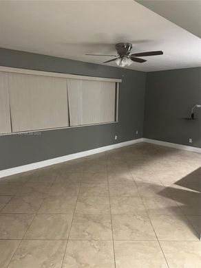 Villa in Pembroke Pines, Broward County