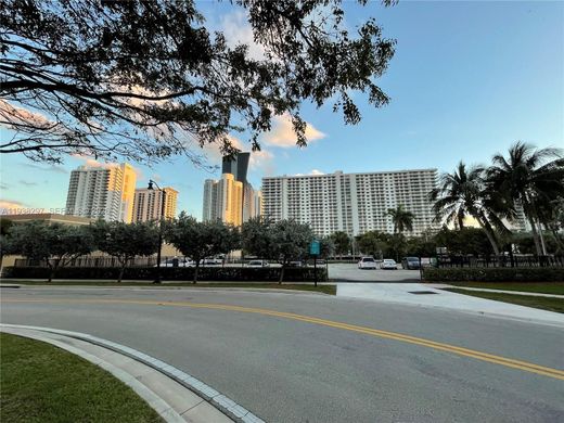 Wohnkomplexe in Sunny Isles Beach, Miami-Dade County
