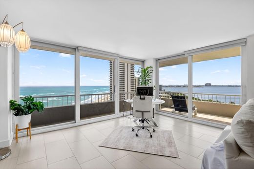 Residential complexes in Palm Beach Shores, Palm Beach