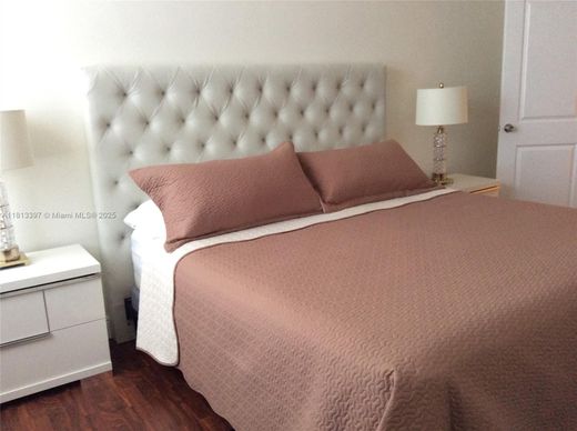 Residential complexes in Miami Beach, Miami-Dade