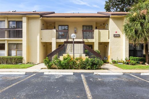 Residential complexes in Deerfield Beach, Broward County