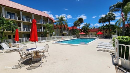 Residential complexes in Deerfield Beach, Broward County