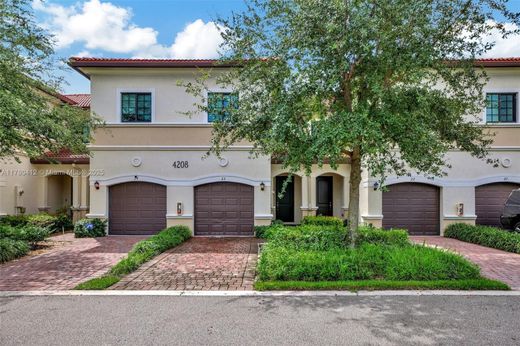 Townhouse - Oakland Park, Broward County