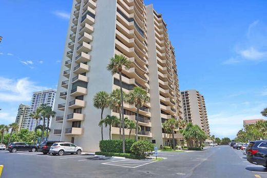 Residential complexes in Palm Beach Shores, Palm Beach
