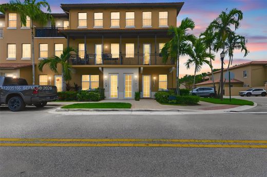 Casa di città a Pembroke Pines, Broward County
