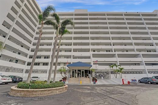 Residential complexes in Fort Lauderdale, Broward County
