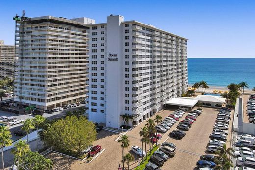 Residential complexes in Fort Lauderdale, Broward County