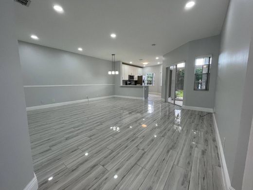 Residential complexes in Boca Raton, Palm Beach